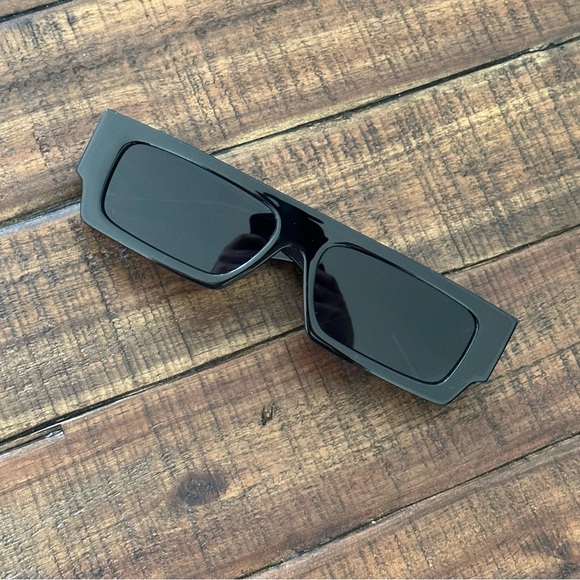 NWOT Essential Sunglasses - Picture 2 of 4